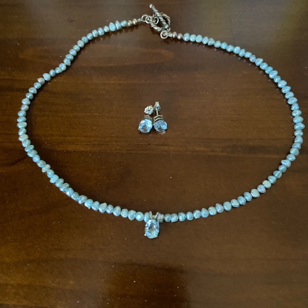 Lovely Pearl necklace with earrings